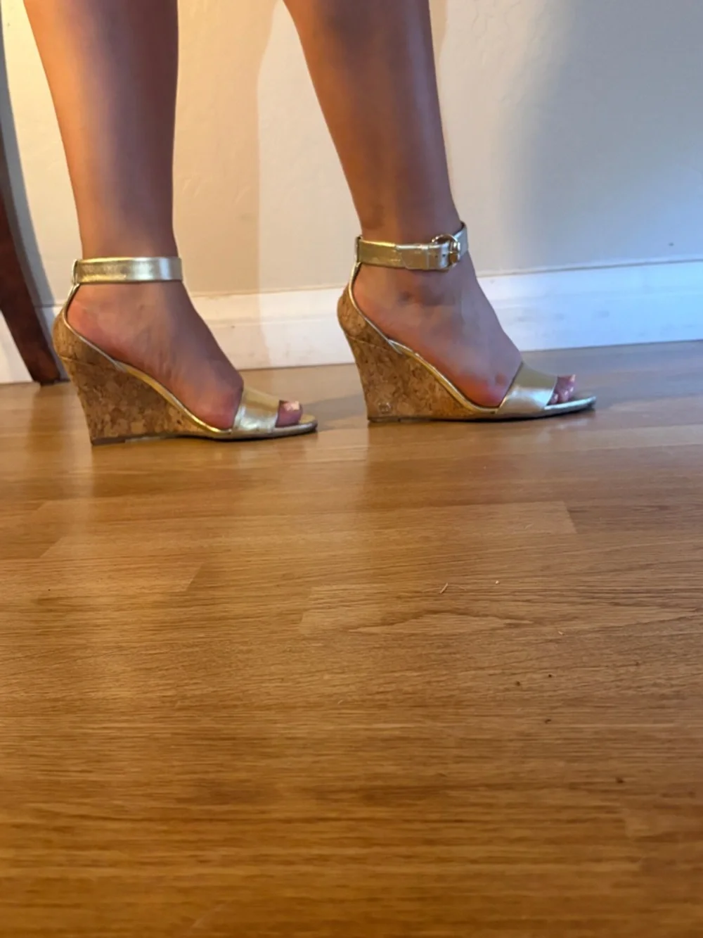 Gucci Metallic Gold Leather Wedge Sandals - Picture 10 of 10